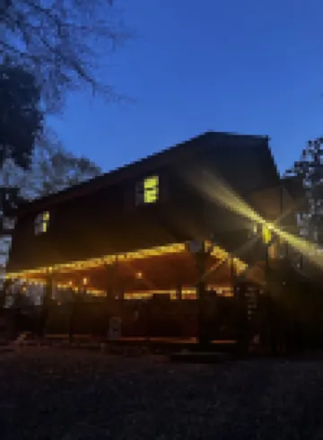 Creek-side getaway, big deck, easy access to the city while being off the grid!