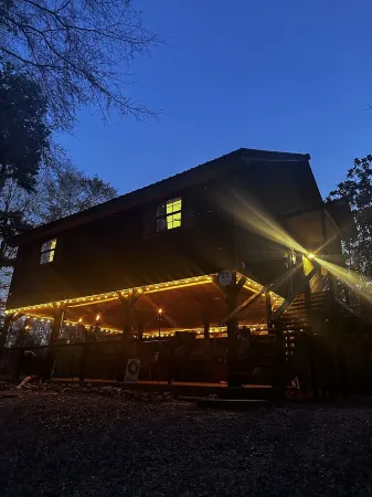 Creek-side getaway, big deck, easy access to the city while being off the grid!