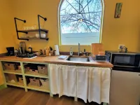 Sunshine Studio - Private apt and yard (eco, solar)