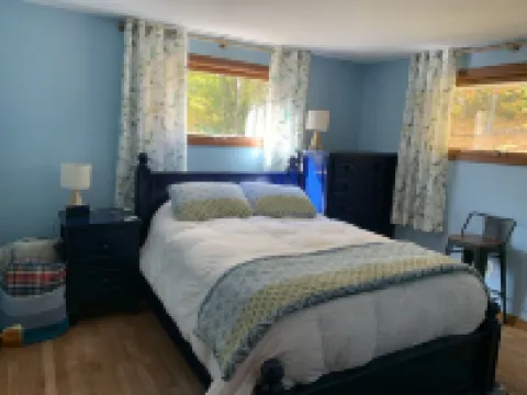 Private Adirondack lakefront Cottage on Loon Lake
