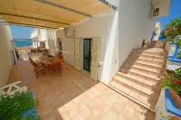 GREEN BAY HOUSE 100 meters from the sea Hotels in Patù