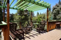 The Hideaway Retreat - Luxurious Cabin. Fun! Hotels in Pine Mountain Club