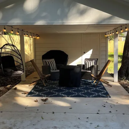 1 mile to Main Street in Monroe - Newly Renovated - Pet Friendly - Fenced Yard