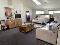 Spacious studio in Hollister Hotels in San Benito County