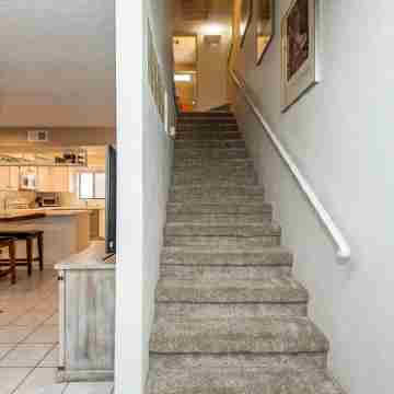 Steps from the River! Cozy 2 bed/ 2 bath condo. Min 30 day rental. Others