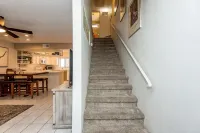 Steps from the River! Cozy 2 bed/ 2 bath condo. Min 30 day rental.