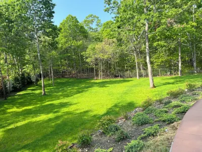 Beautiful Hamptons home  close to beaches, shopping, & restaurants!