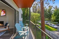 Modern TOP FLOOR Condo w/ Park View + King Bed