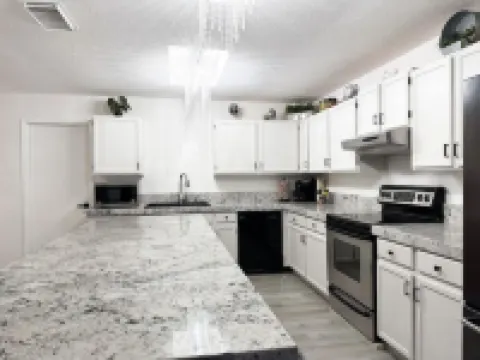 D'Oasis "Pool Paradise" Hot tub, Sleeps19 Pet friendly, Come Celebrate BOOK IT!