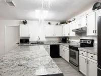 D'Oasis "Pool Paradise" Hot tub, Sleeps19 Pet friendly, Come Celebrate BOOK IT!