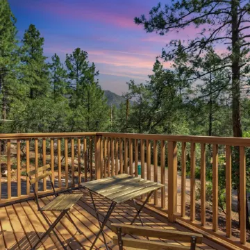 Elkchanted Inn Pine: Fully Fenced Backyard, Spacious Cabin in Woods w/King Bed