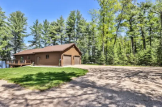 Nature's Edge: Lakefront Home - WiFi, Free Firewood, Generator, No Cleaning Fee!