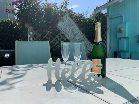 Vilano Beach Cottage,  1/2 block to Surfside Beach.  Historic Capo Cottage