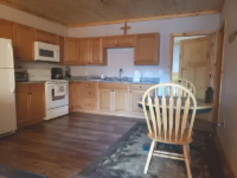 1 bdrm, duplex, pup friendly, fenced in yard, a perfect getaway!