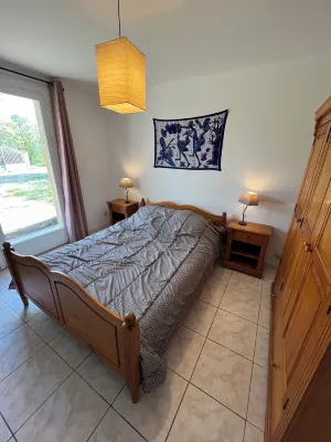 The longère de Mayrinhac with its private swimming pool Vailhourles 호텔