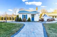 Charming beach home, complete with pool & cozy guest house!