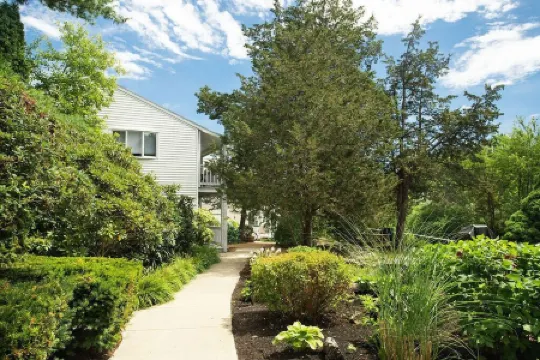 Cozy Nautical Getaway in Cape Neddick