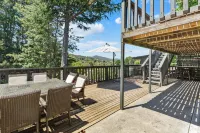 Luxury Lake House on Lake Eildon and only 35km from Mt Buller for skiers.