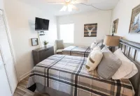 2 Bedroom Mountaintop Condo with Indoor and Outdoor Pools