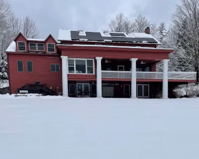 Fall Foliage and Snow Are Coming! Hot Tub, Gourmet Kitchen, Views Everywhere! Hotels near North Point
