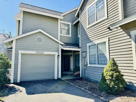 Seven Springs 3BR Condo w/Loft in Woodridge - Fully Updated w/Private Hot Tub