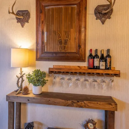 Luxe Mountain Cabin Condo, Prime Location Near Village, Pool, Sleeps 10