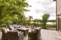 Cedar House Retreat Hotels in Chanhassen
