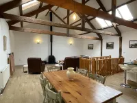 Kestrel Cottage pet friendly barn conversion, quiet farm location, nr Dartmouth
