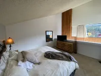3 min Walk to Slopes, Great Views, Shared Hot Tub