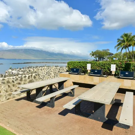 Maui Paradise – BEACH FRONT condo w/AC, Stunning Ocean & Sunset Views!!