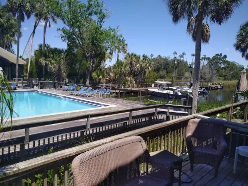 Gorgeous getaway tucked in Eco Village of Sawgrass Landing in Crystal River, Fl.