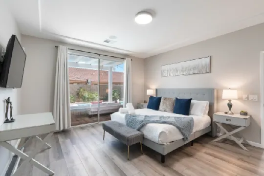 Stylish House| Saltwater Pool|Games| Firepit