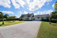 4BR Oasis w/Heated Pool, Near I-95 + Free Coffee!