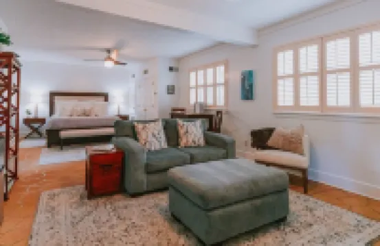 The King Suite - perfect location in Ocean Springs. Only 1 block to Front Beach!