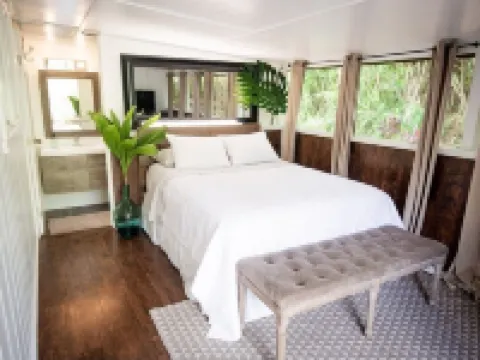 Cute and quaint little cottage on a homestead. Hotels near Donkey Beach