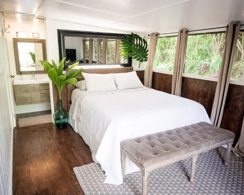 Cute and quaint little cottage on a homestead. Hotels in Anahola