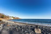 HUGE family Home!  Sleeps 27 comfortably.  3/10 mile from the Beach! Hotels in York Harbor