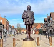 Luxury, modern town centre, 2 beds, free parking for one vehicle