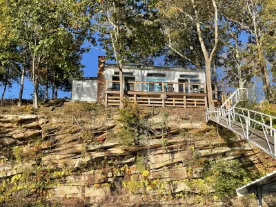 Cozy Cabin on the Bluff with the best view on Lewis Smith Lake