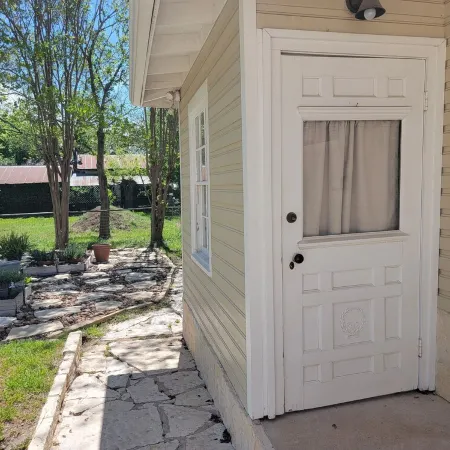 Carriage House - Historical District One Block off High Street