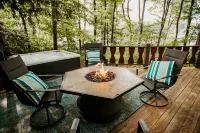 Romantic lakefront chalet w/hot tub