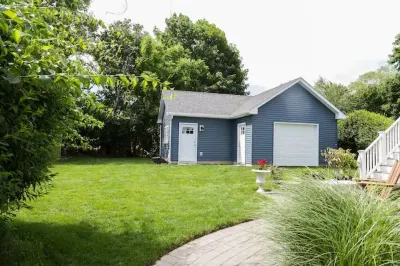 Blue Bay Dream w/ Seasonal Outdoor Jacuzzi, Cabana + Office