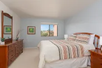 Pristine Condo with Resort Amenities