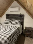 TWO PEAKS-North:NEW modern cabin-vaulted wood ceiling-Lake Texoma- AWESOME RATES