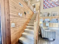 Farmhouse Themed Cabin Condo Close to All Branson Fun, Area Lakes~ Pet Friendly