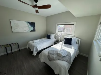 2BR apt w/ laundry + parking