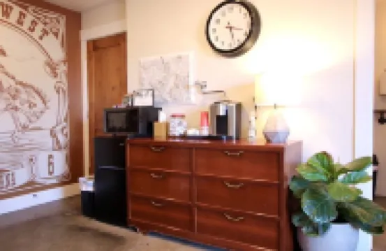 Urban & Hip Suite in the Warehouse District, Pets Allowed