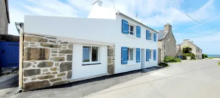 Maison de Pêcheur à 10 Secondes de la Plage à Pied Отели в г. Плугерно
