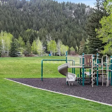 Pet-friendly 5 bed/4 bath home, just minutes to Beaver Creek, Avon, and Vail