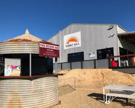 Stunning beachfront view , Hoteles en Wallaroo